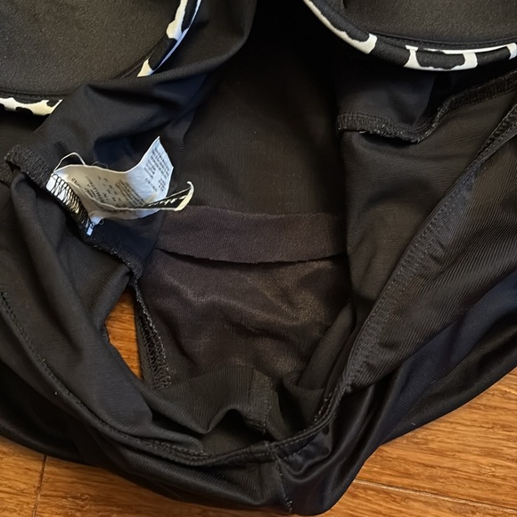 Miraclesuit Elegant Black and White Swimwear - size 12 - underwire - Picture 7 of 7